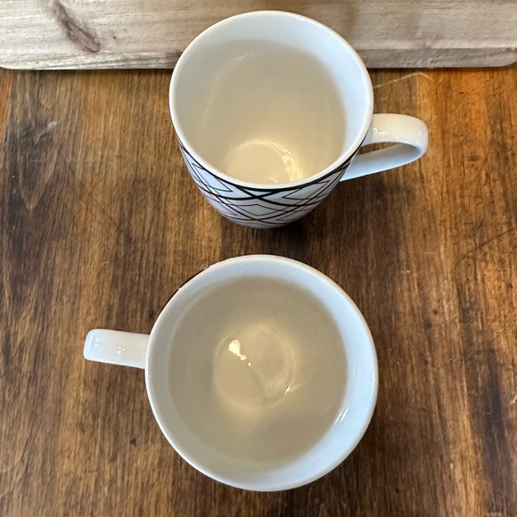 Dover & York Black & White Geometric Pattern Ceramic Mugs Cups New Set of 2 - Picture 2 of 6